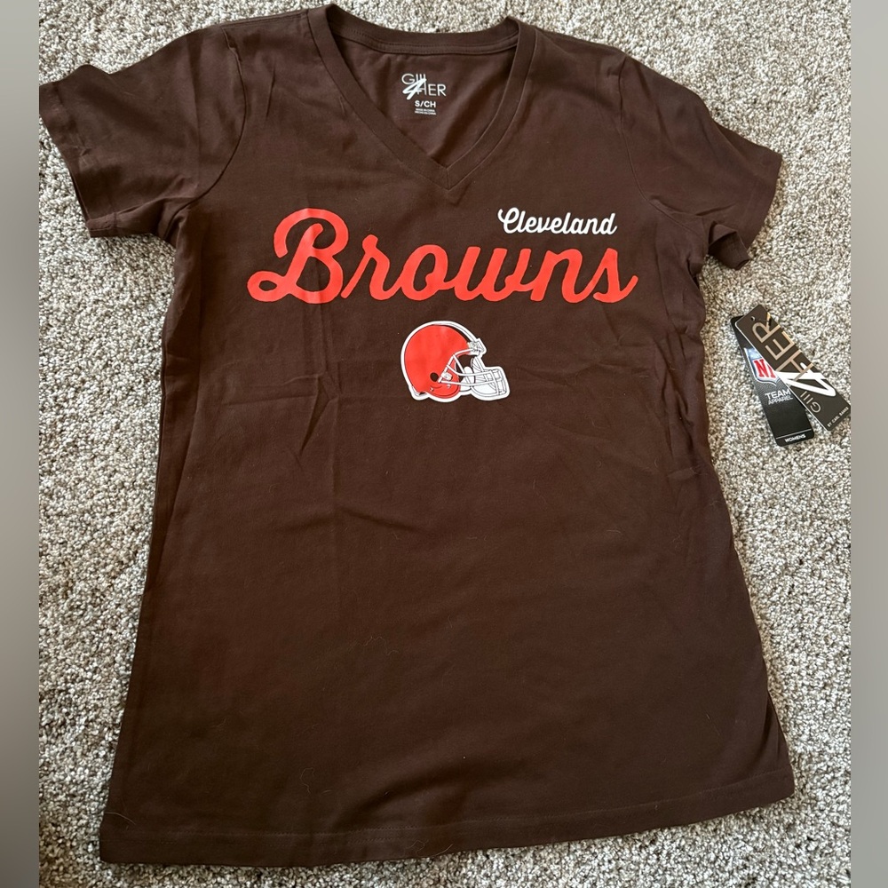 NFL Cleveland browns womens t-shirt NWT  (Bundle 2+ for 20% off)